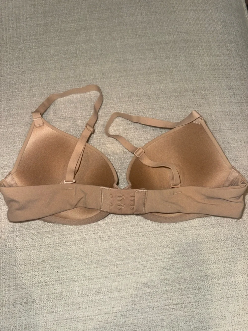 SKIMS Fits Everybody T-Shirt Bra - Picture 2 of 3